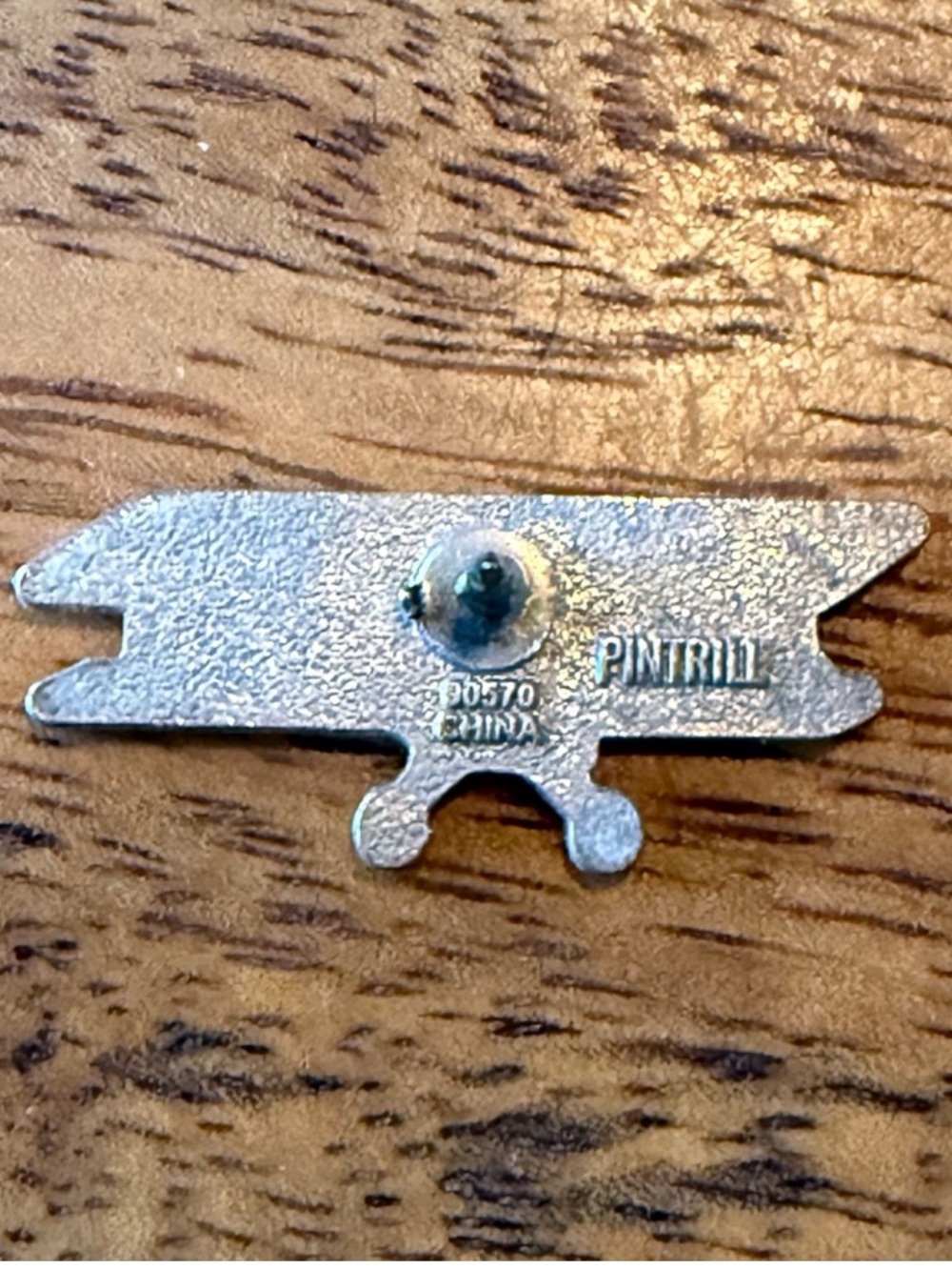 LOUIS VUITTON pin - Picture 2 of 2